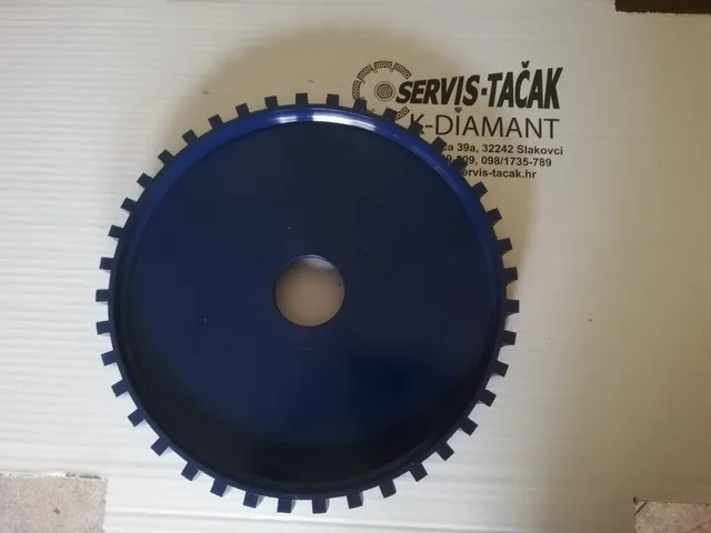 Blue toothed diamond wheel on a SERVIS-TAČAK box